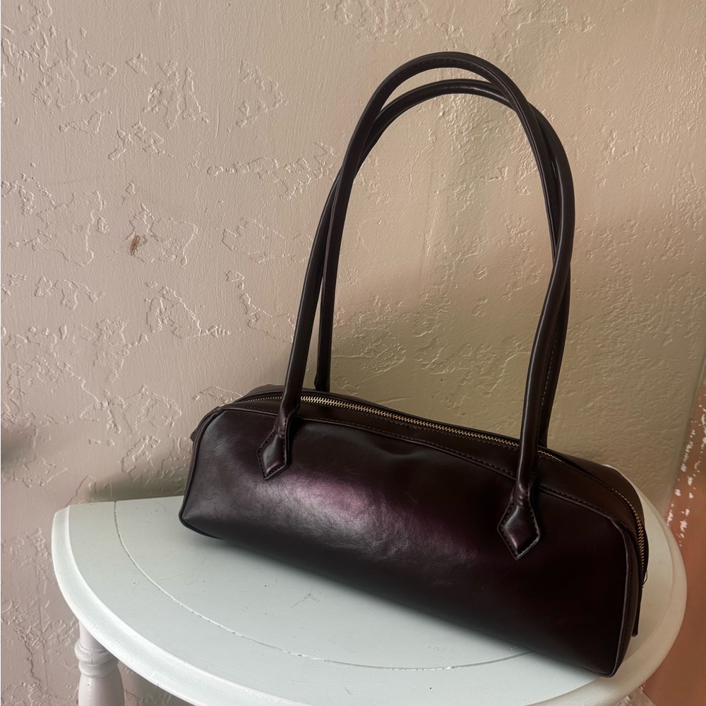 Classic Leather Shoulder Bag in Deep Brown